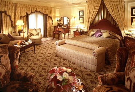 suite room|suite room meaning.